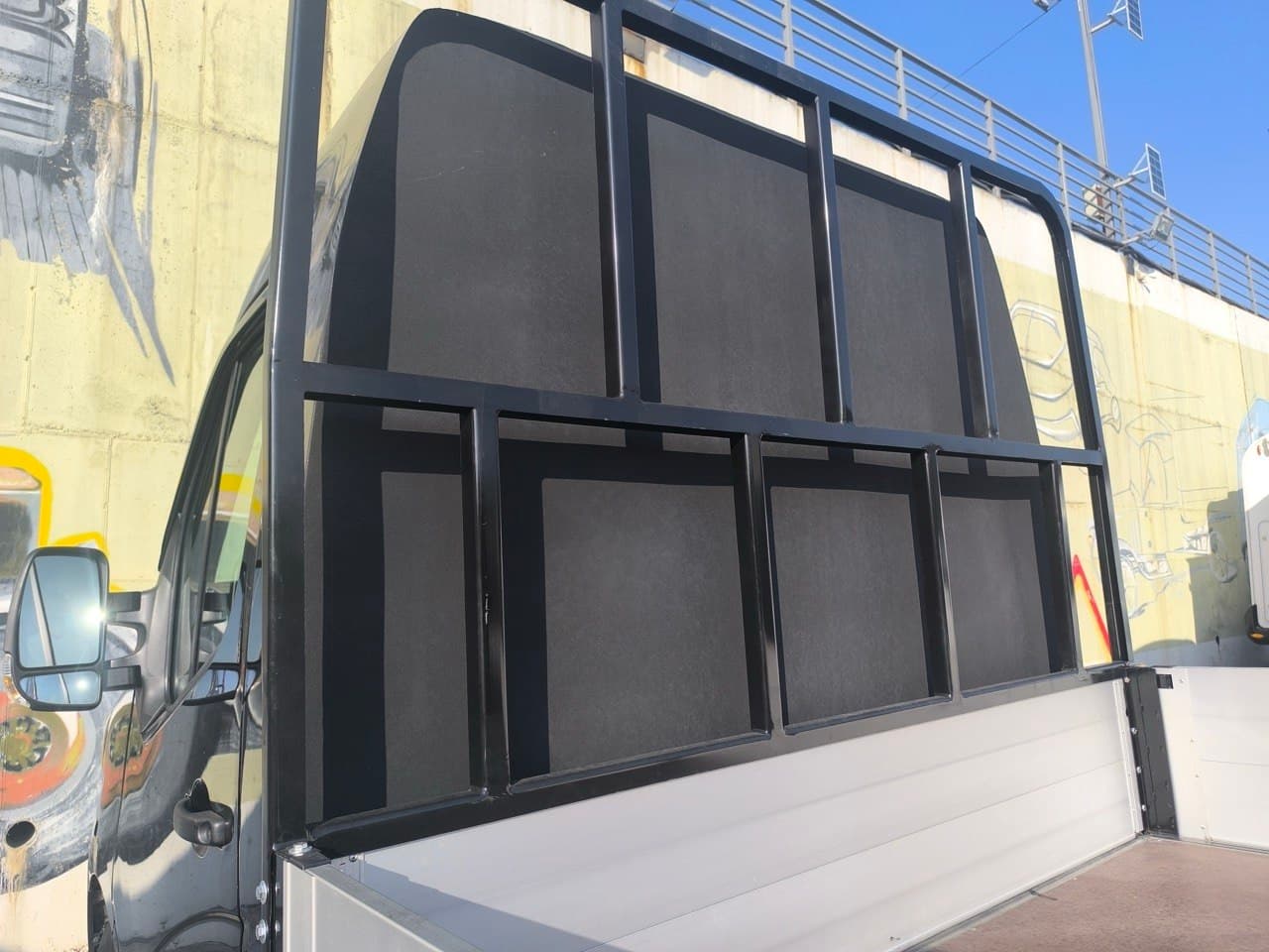 Бортовой грузовик на базе Renault Master
