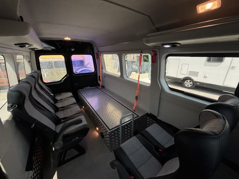 Ритуальный автомобиль (катафалк) на базе Renault Master